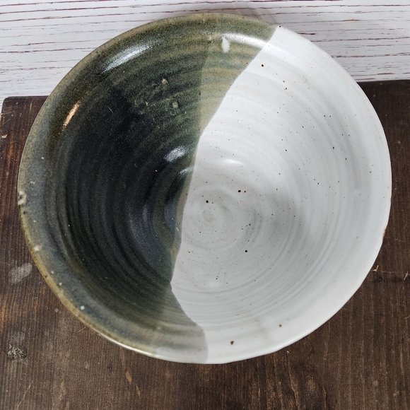 Handcrafted Pottery Bowl - Green and White - Picture 5 of 7
